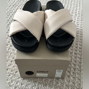 ONLY Women's Cream Slide Sandals